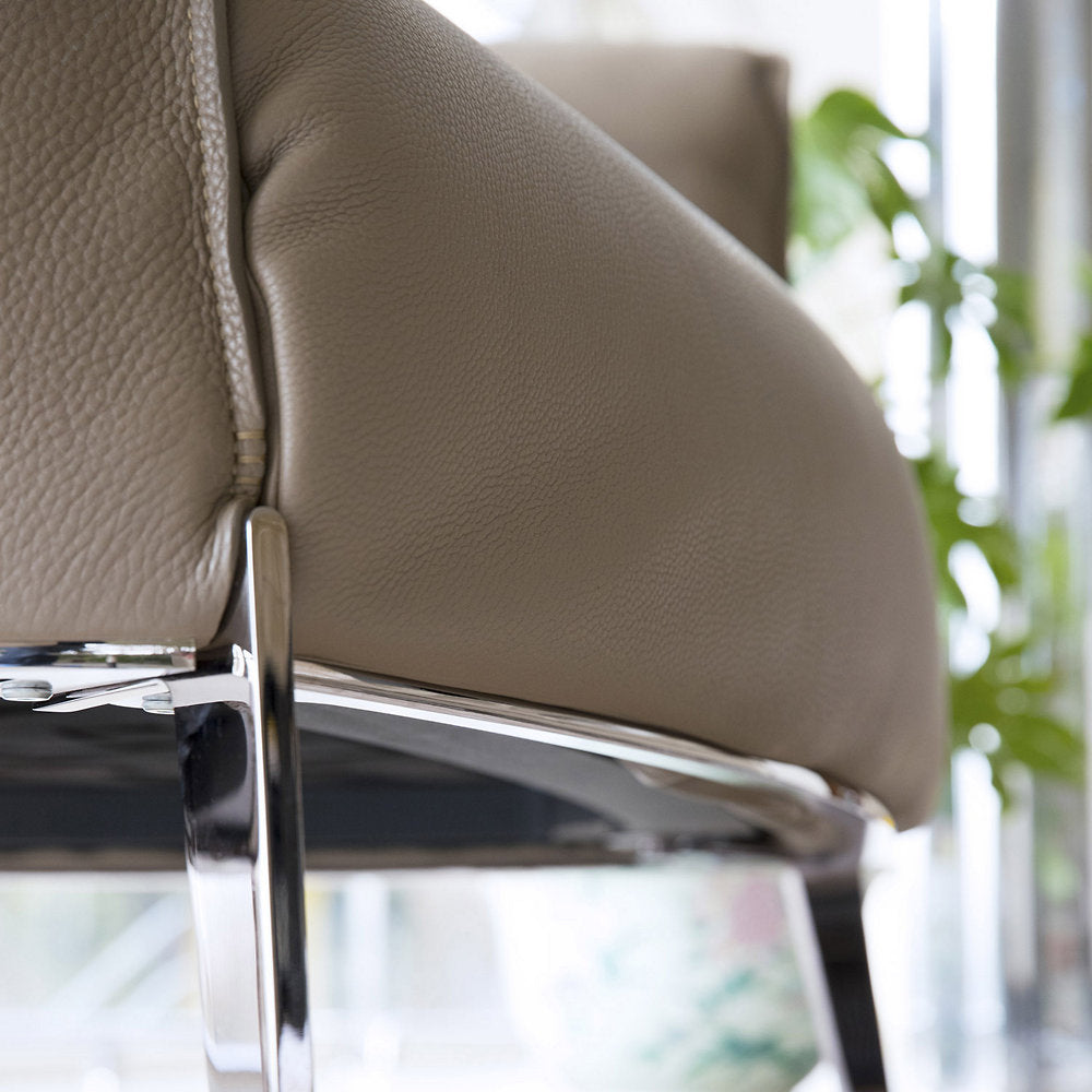 Archibald Gran Comfort Armchair