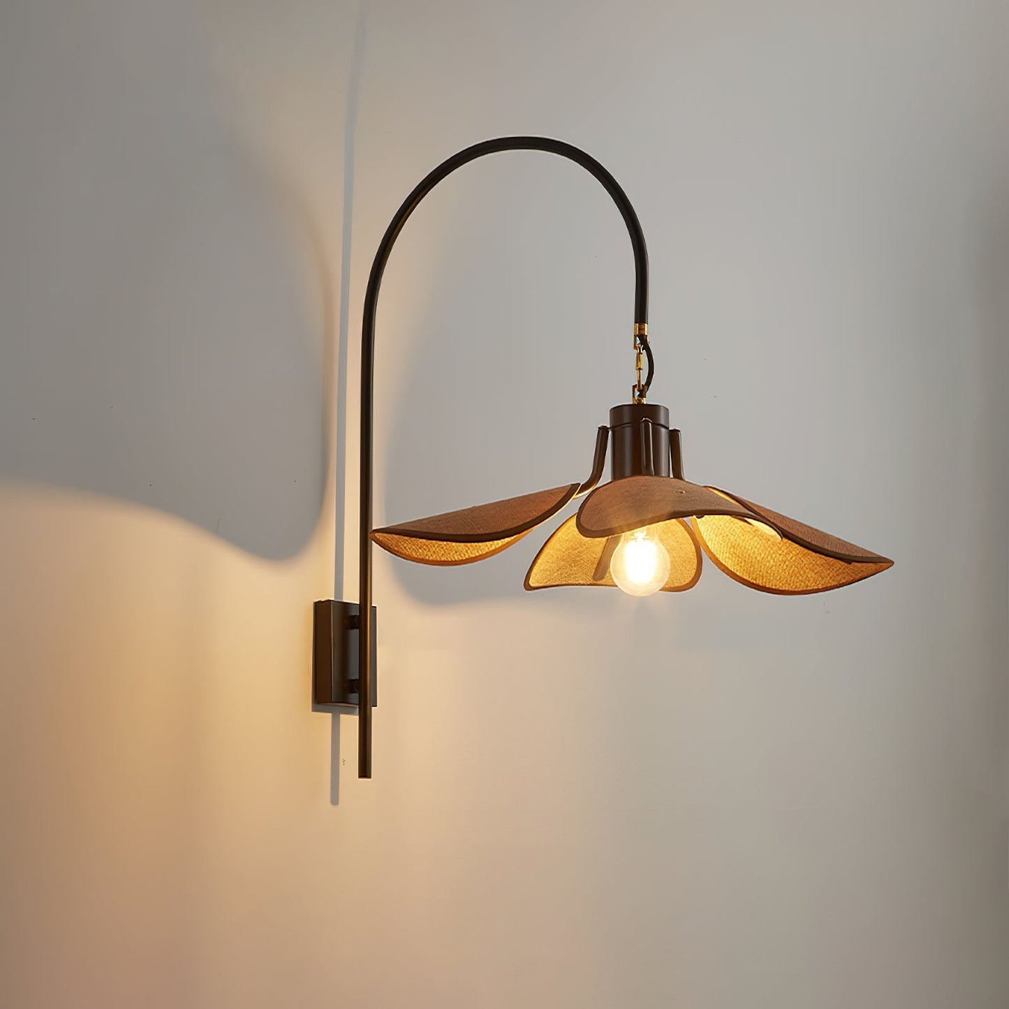 Petal Bloom Wall Lamp ∅ 20.5’’ x W 25.6’’ x H 26.8’’ / Light Brown Wall lamp