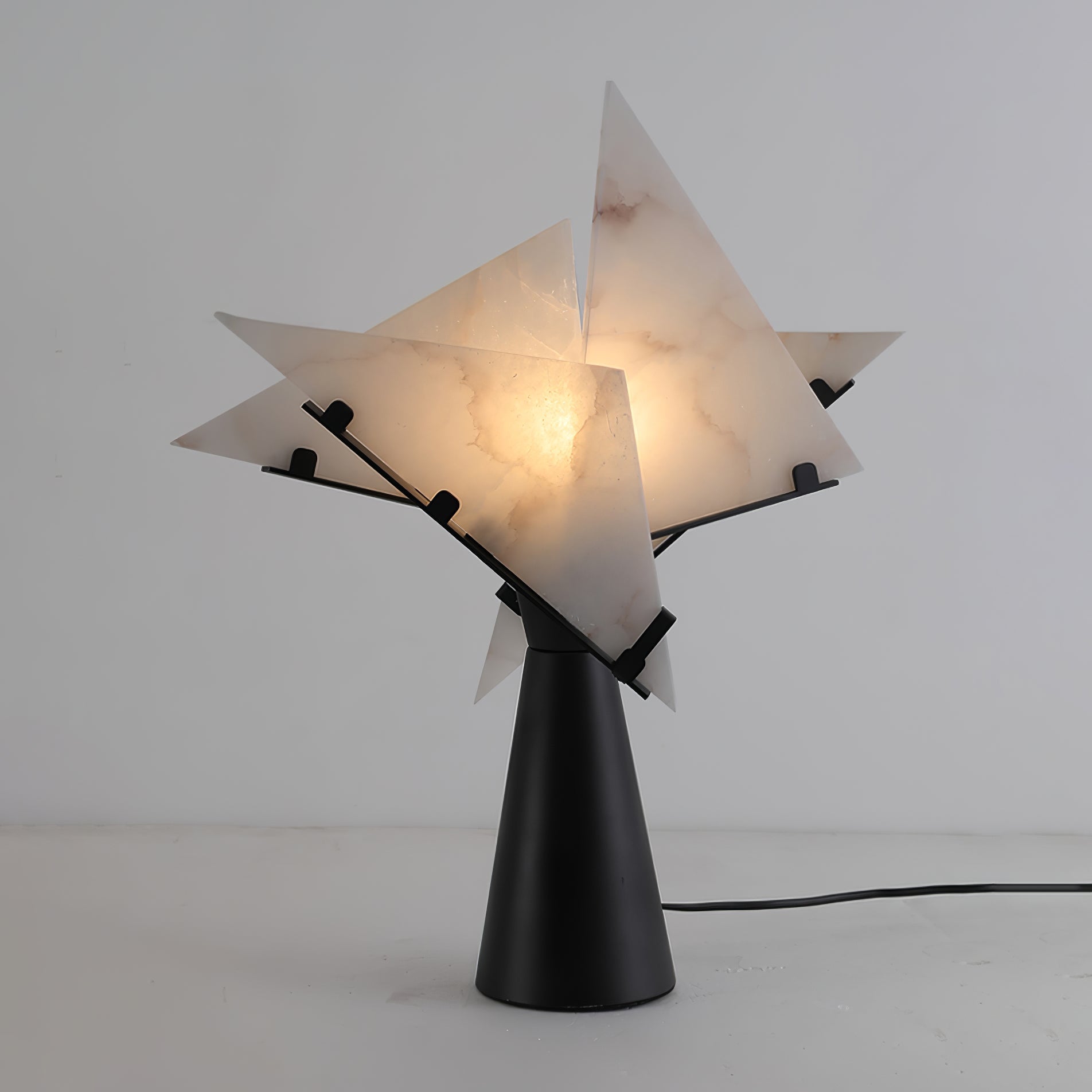 Pierre Chareau Table Lamp ∅ 16.5″ x H 19.7″ / Dia 42cm x H 50cm / Black & White / US Plug Table lamp