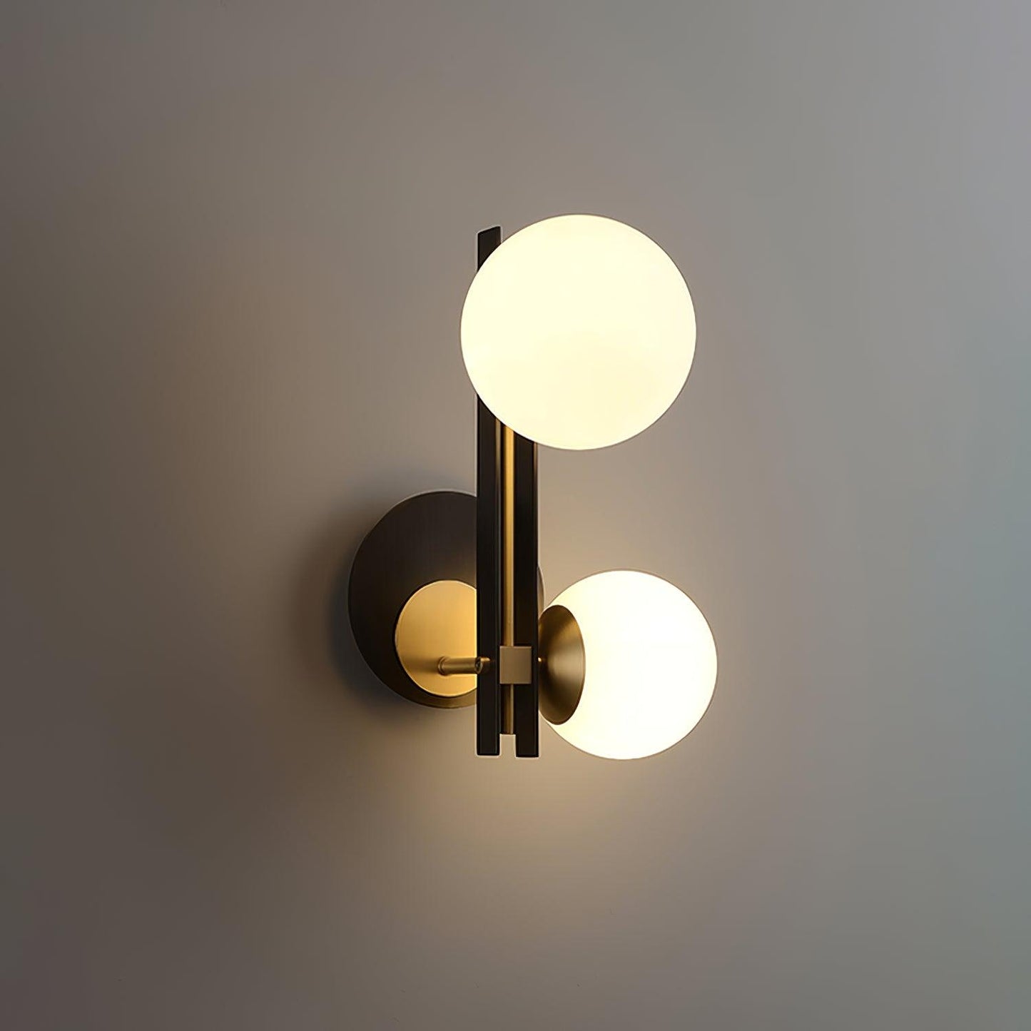 Planeta Wall Lamp ∅ 10.6″ x H 13.7″ / Dia 27cm x H 35cm / Brass + Black Wall lamp