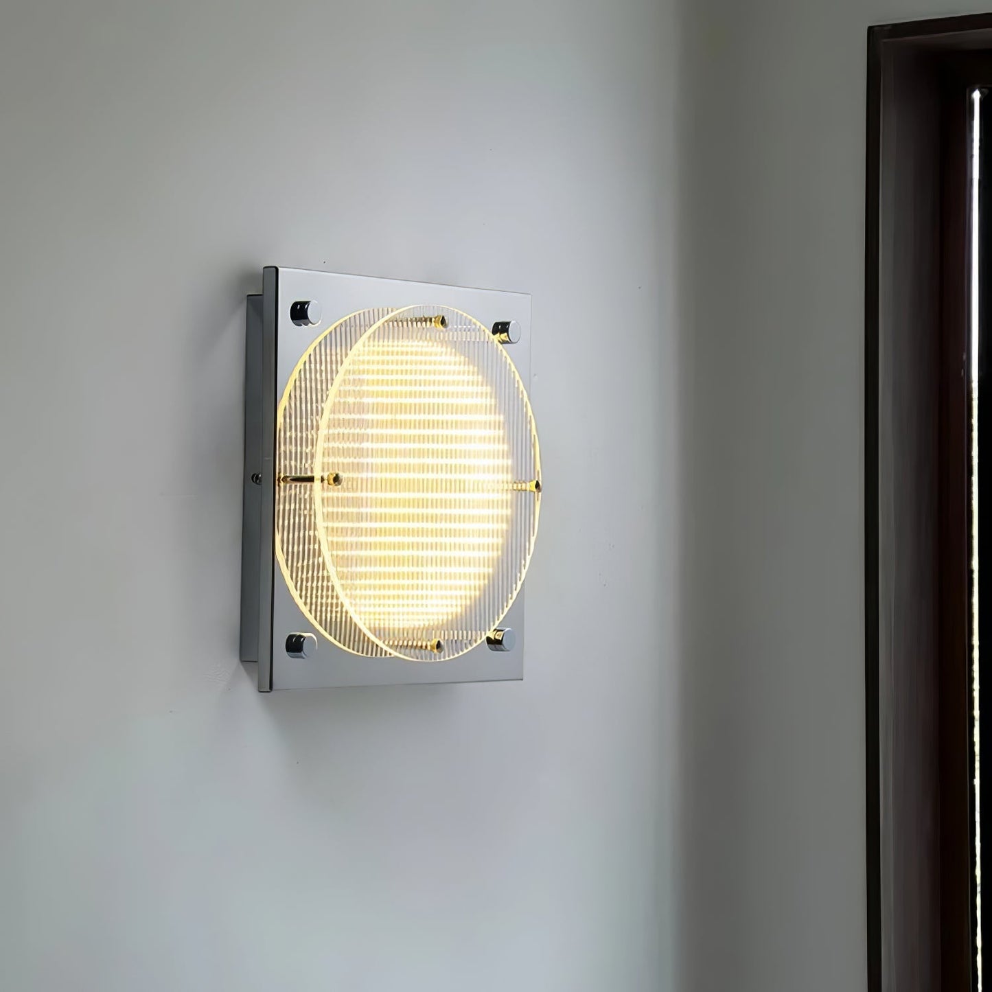 Prism Shield Wall Sconce ∅ 9.4″ x H 9.4″ / Chrome / Warm Light Wall lamp