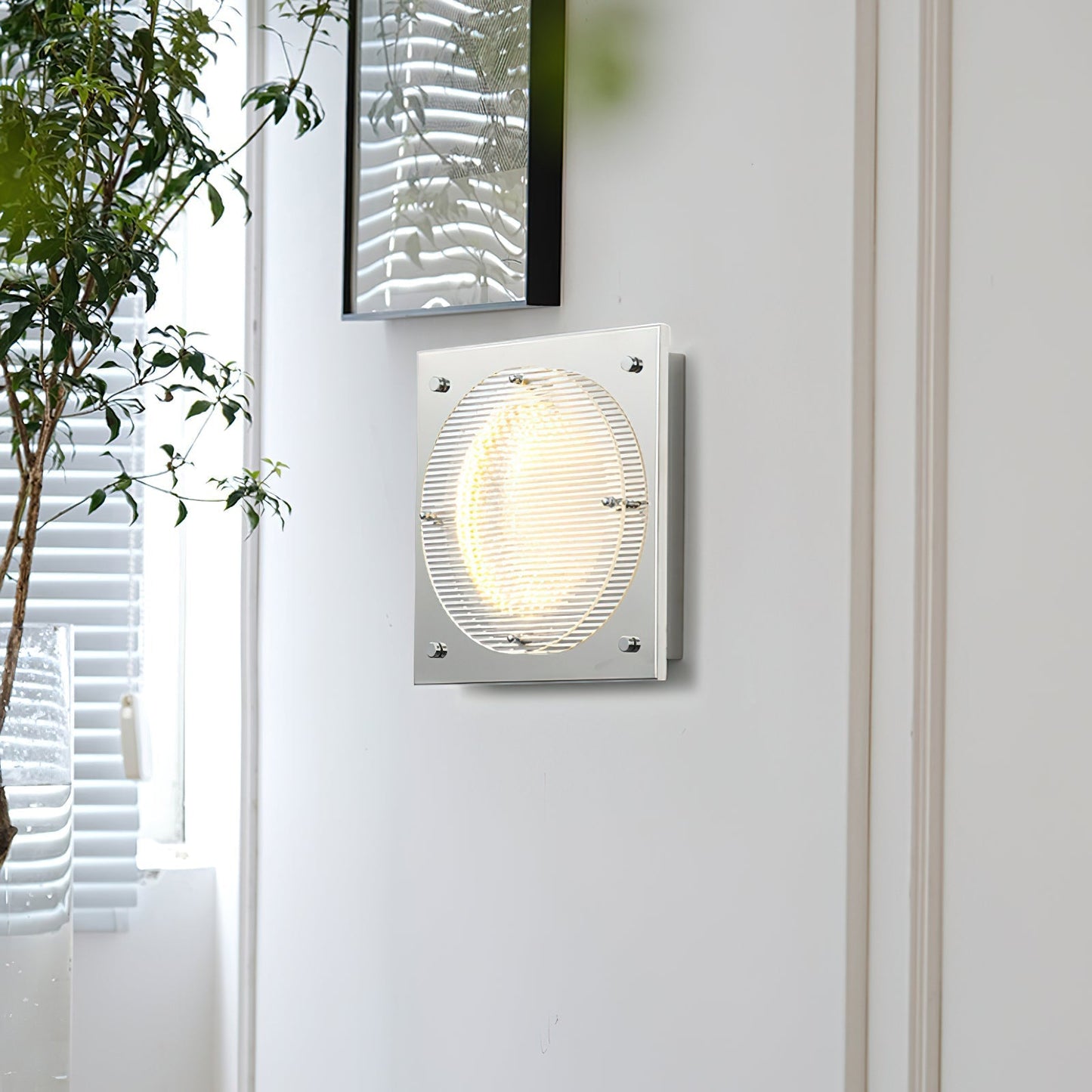 Prism Shield Wall Sconce ∅ 9.4″ x H 9.4″ / Chrome / Warm Light Wall lamp