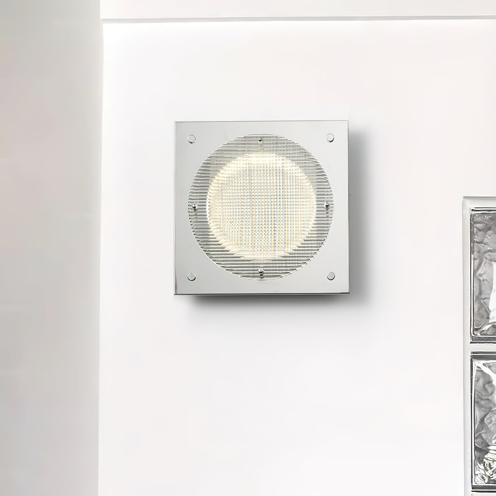 Prism Shield Wall Sconce ∅ 9.4″ x H 9.4″ / Chrome / Warm Light Wall lamp