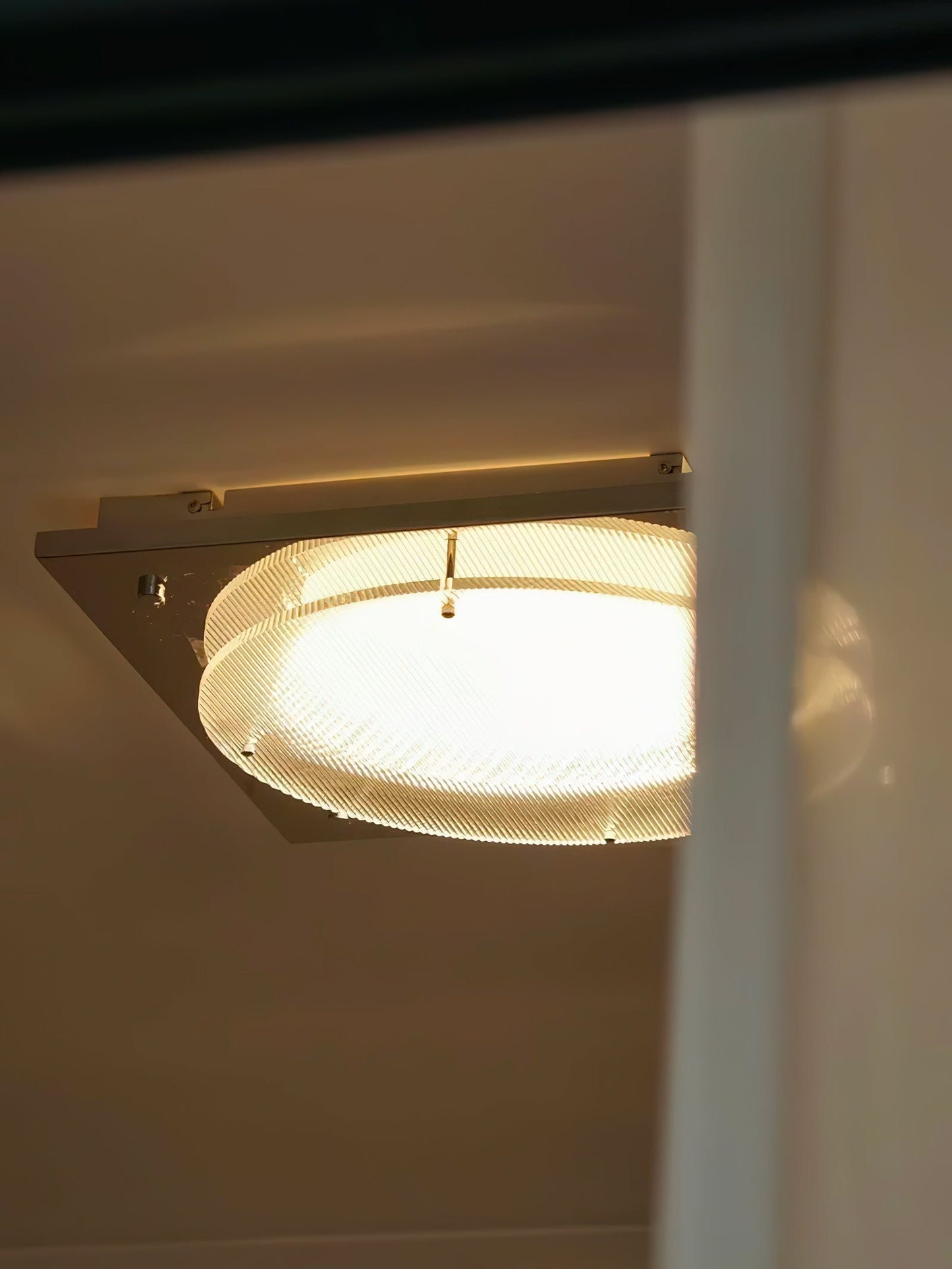 Prism Shield Wall Sconce ∅ 9.4″ x H 9.4″ / Chrome / Warm Light Wall lamp