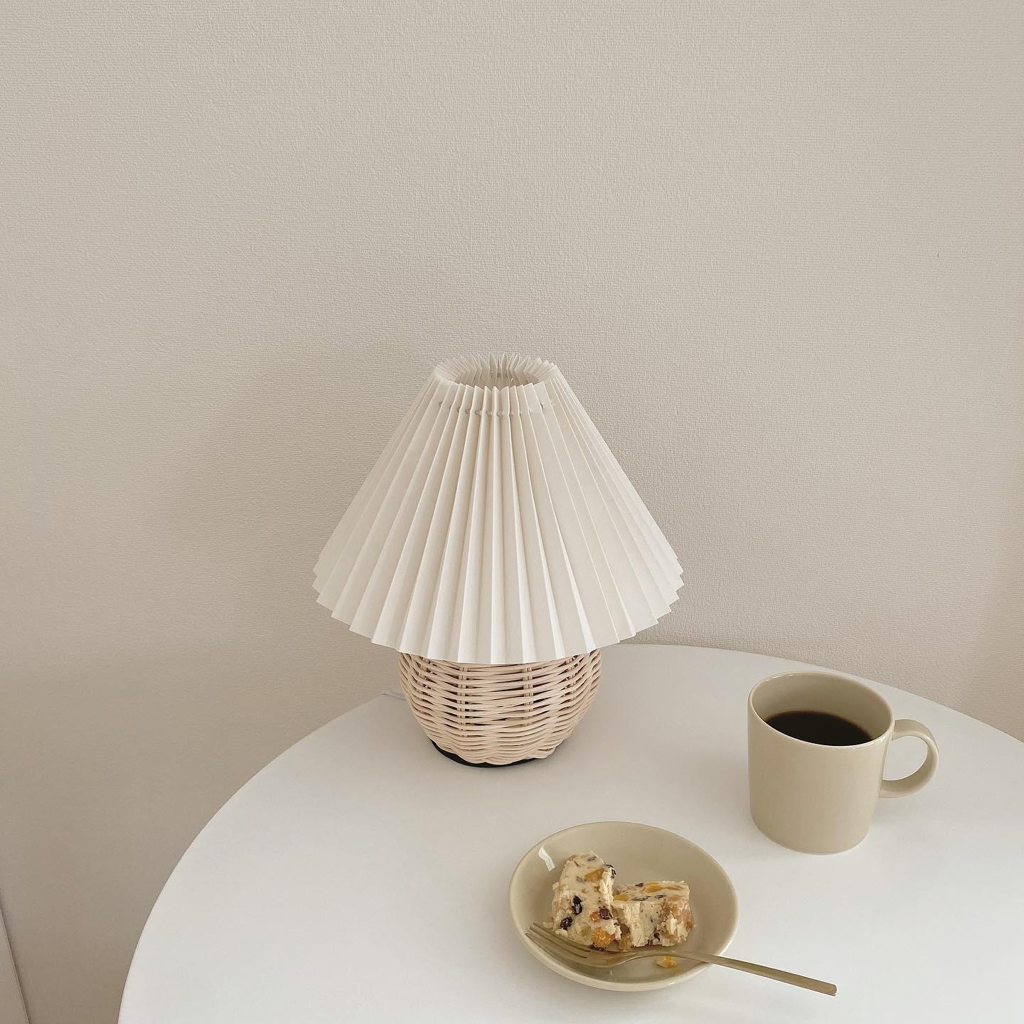 Rattan Pleated Table lamp ∅ 9.4″ x H 11″ / Dia 24cm x H 28cm / White & Nature rattan / USB Plug 灯具