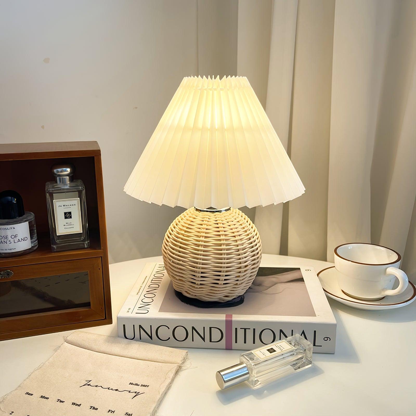 Rattan Pleated Table lamp ∅ 9.4″ x H 11″ / Dia 24cm x H 28cm / White & Nature rattan / USB Plug 灯具