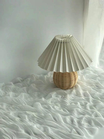 Rattan Pleated Table lamp ∅ 9.4″ x H 11″ / Dia 24cm x H 28cm / White & Nature rattan / USB Plug 灯具