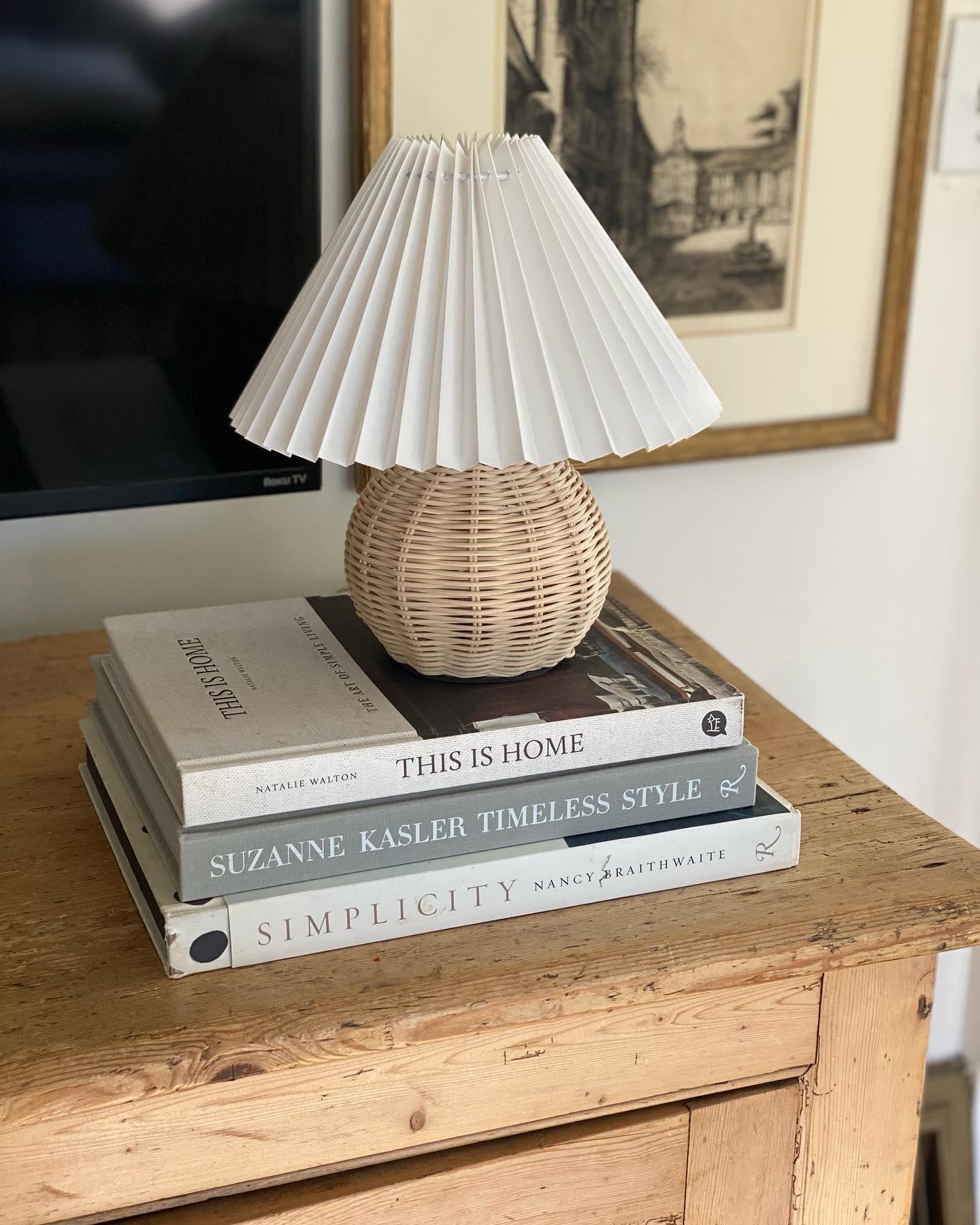 Rattan Pleated Table lamp ∅ 9.4″ x H 11″ / Dia 24cm x H 28cm / White & Nature rattan / USB Plug 灯具