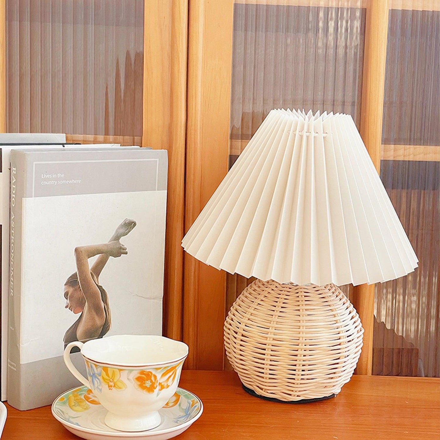 Rattan Pleated Table lamp ∅ 9.4″ x H 11″ / Dia 24cm x H 28cm / White & Nature rattan / USB Plug 灯具