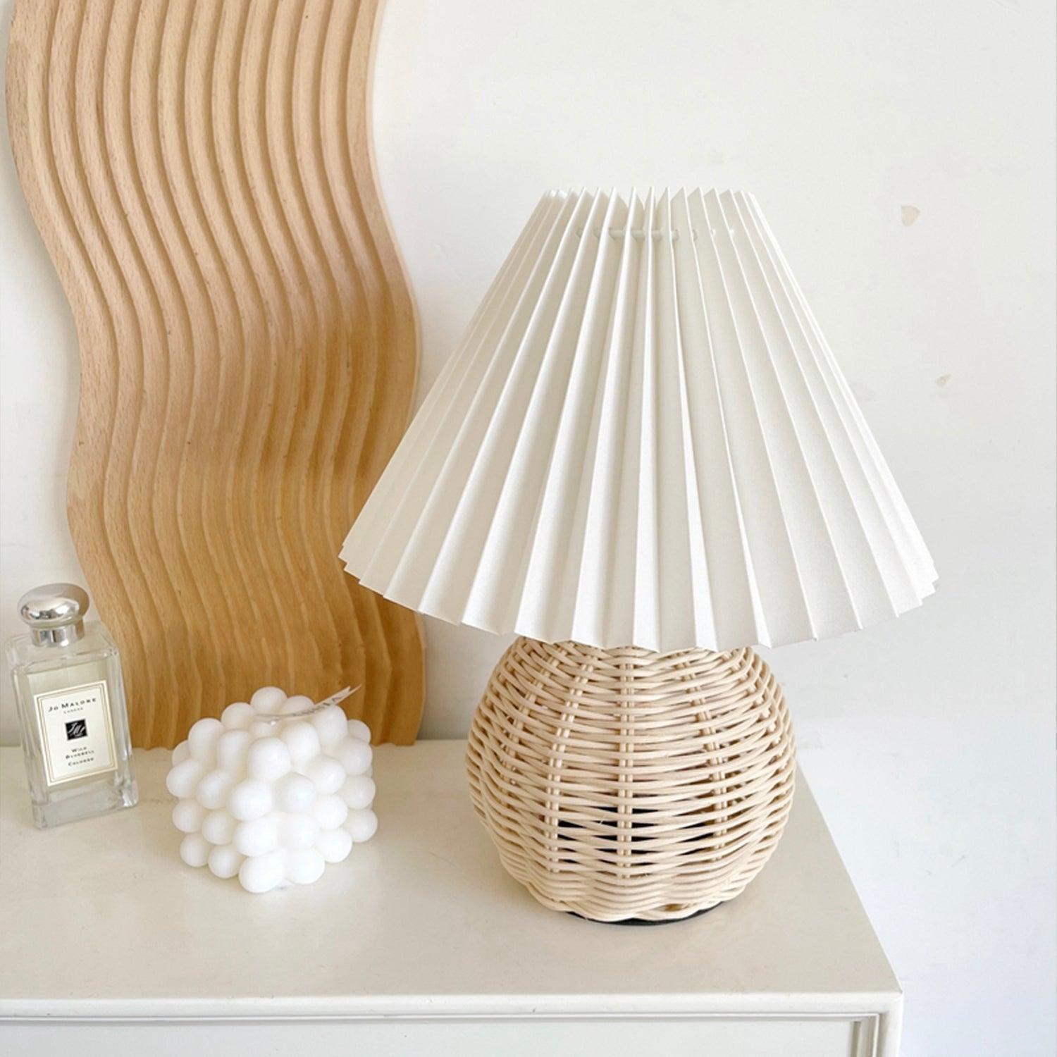 Rattan Pleated Table lamp ∅ 9.4″ x H 11″ / Dia 24cm x H 28cm / White & Nature rattan / USB Plug 灯具