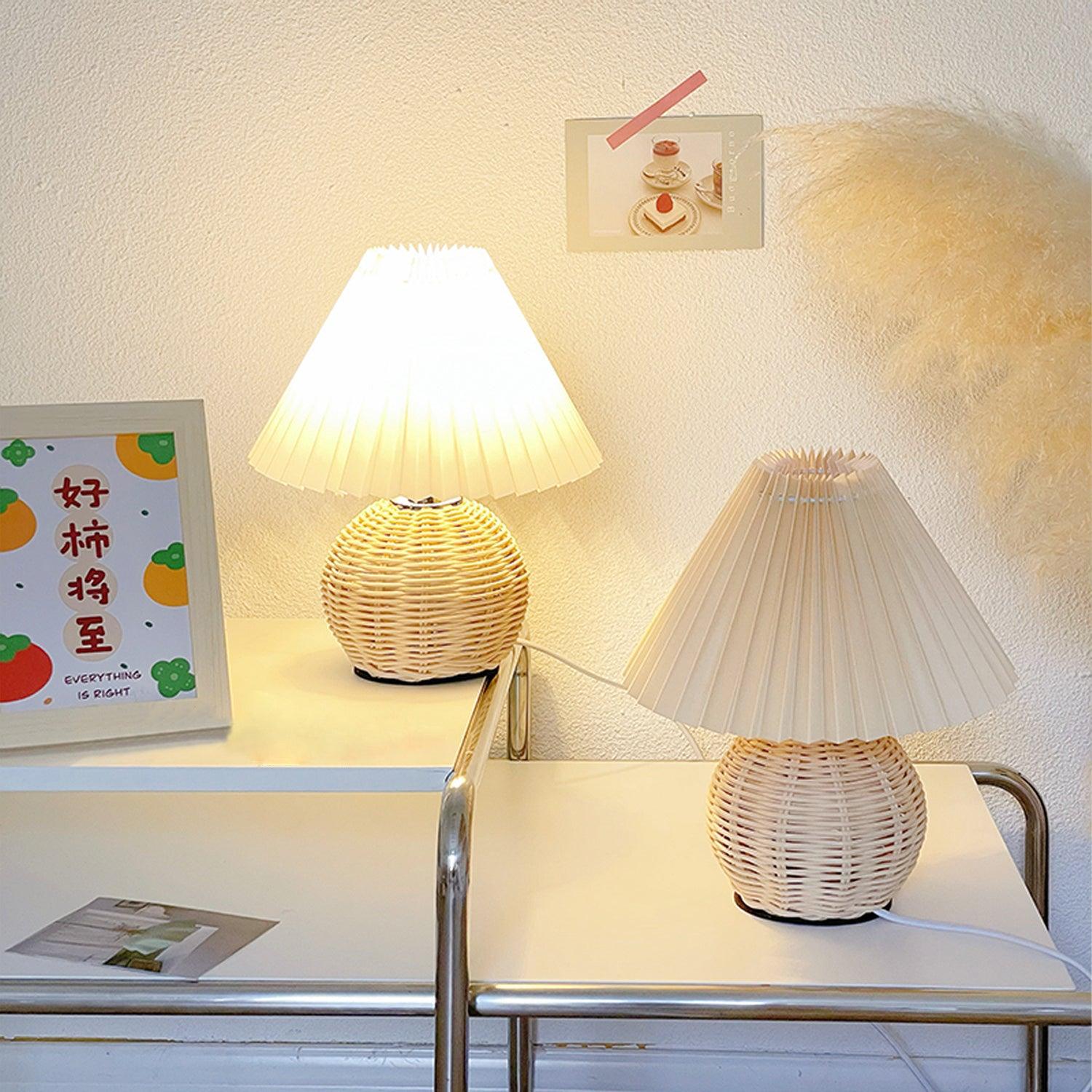 Rattan Pleated Table lamp ∅ 9.4″ x H 11″ / Dia 24cm x H 28cm / White & Nature rattan / USB Plug 灯具