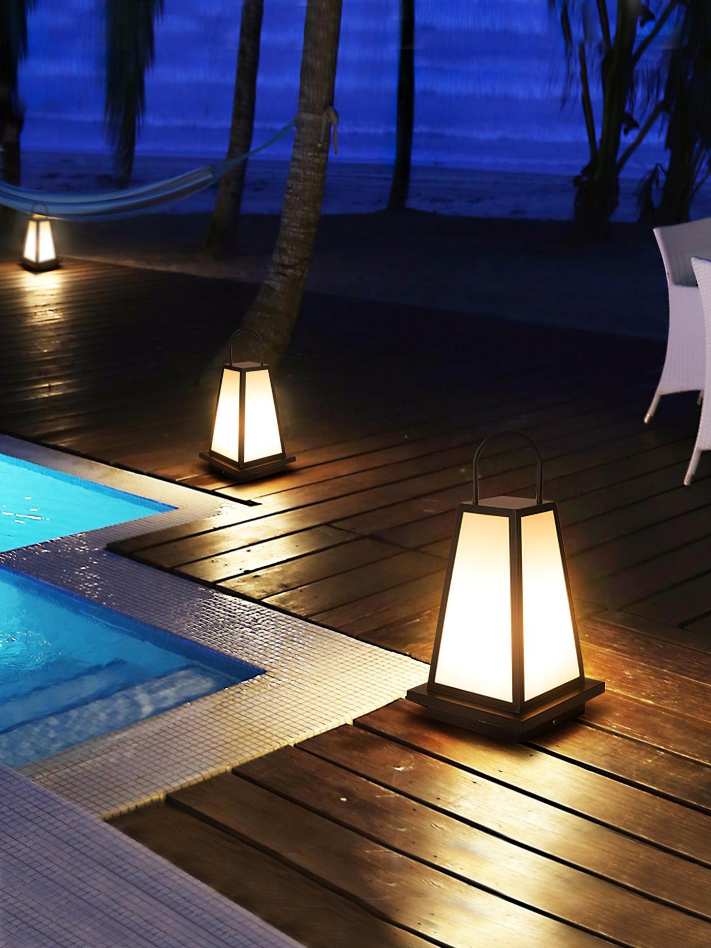 Roam Lantern Garden Outdoor Lamp ∅ 9.8″ x H 19.7″ / Dia 25cm x H 50cm / Black & White / Warm Light Table lamp