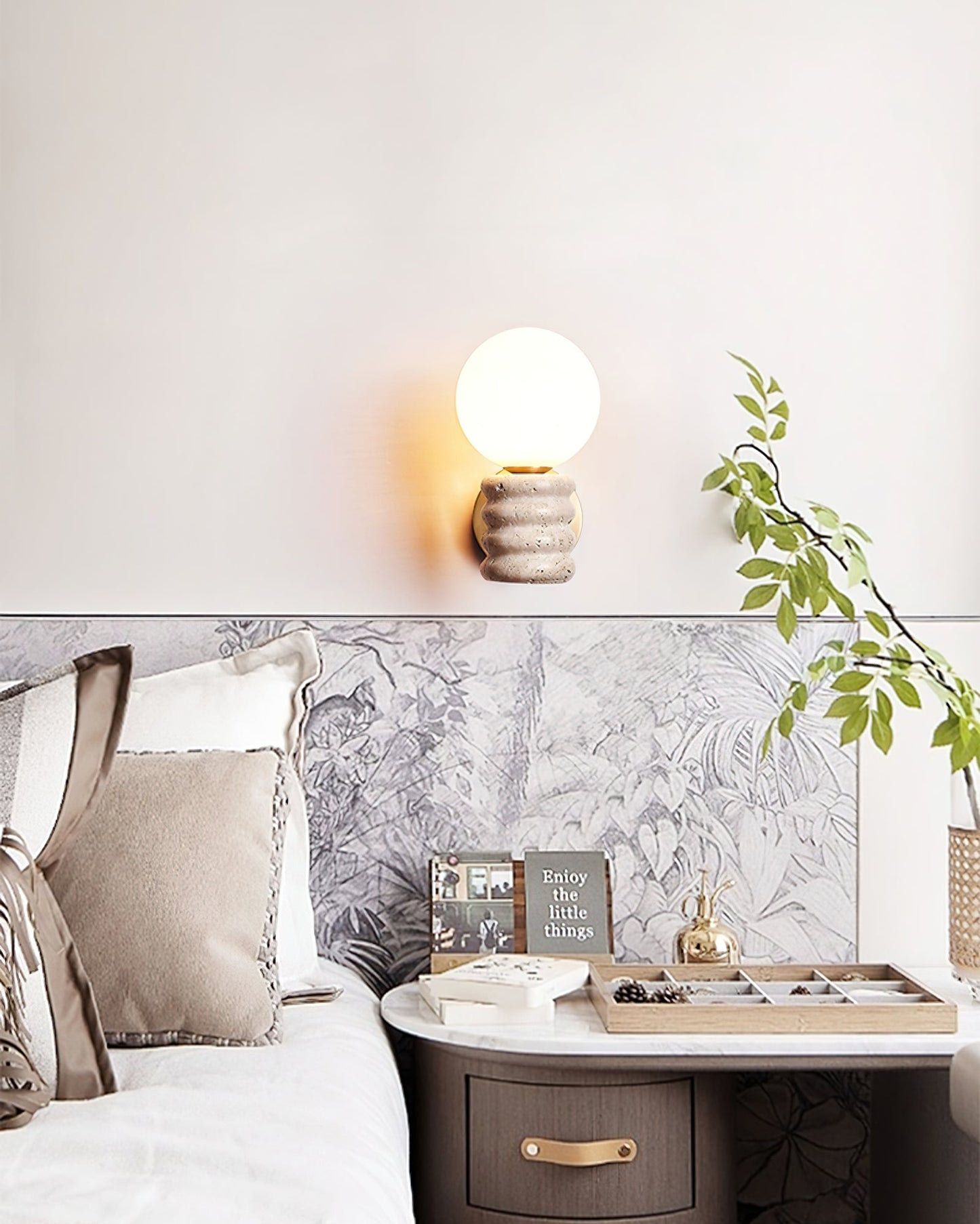 Romus Wall Lamp ∅ 3.9’’ x H 10.6’’ / Gold & Yellow Travertine Wall lamp