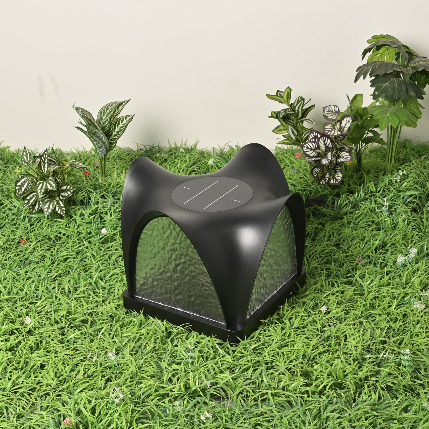 Sculptform Solar Outdoor Light