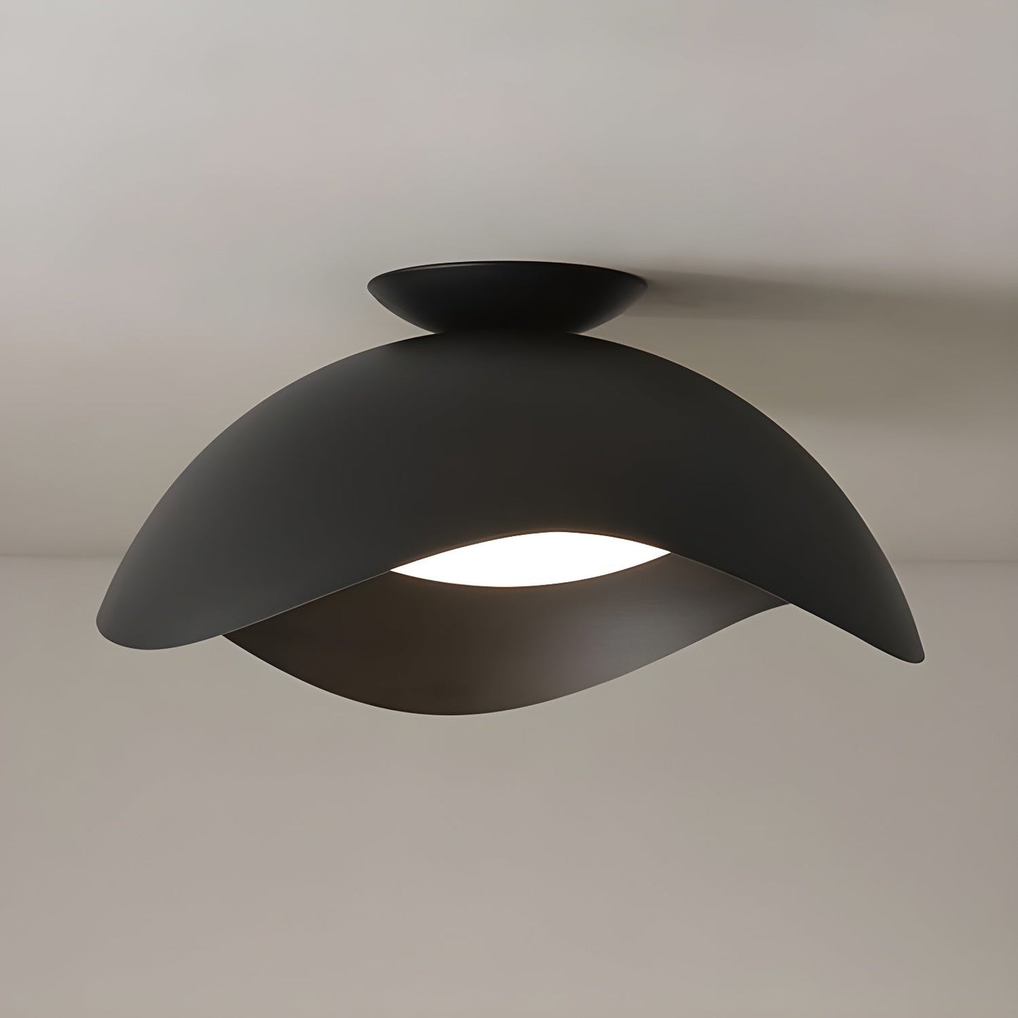 Serene Wave Ceiling Light ∅ 15.7″ x H 11.8″ / Black / Warm Light Ceiling lamp