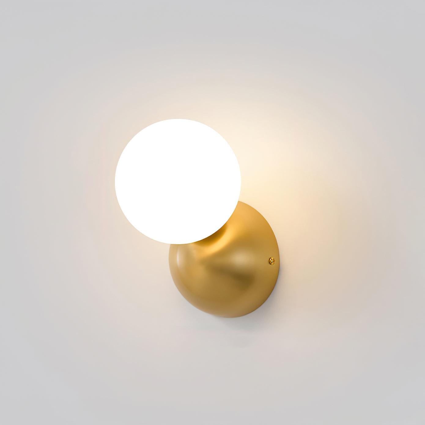 Single Globe Wall Light ∅ 3.9″ x W 5.1″ x H 6.3″ / Dia 10cm x W 13cm x H 16cm / Brass & White Wall lamp