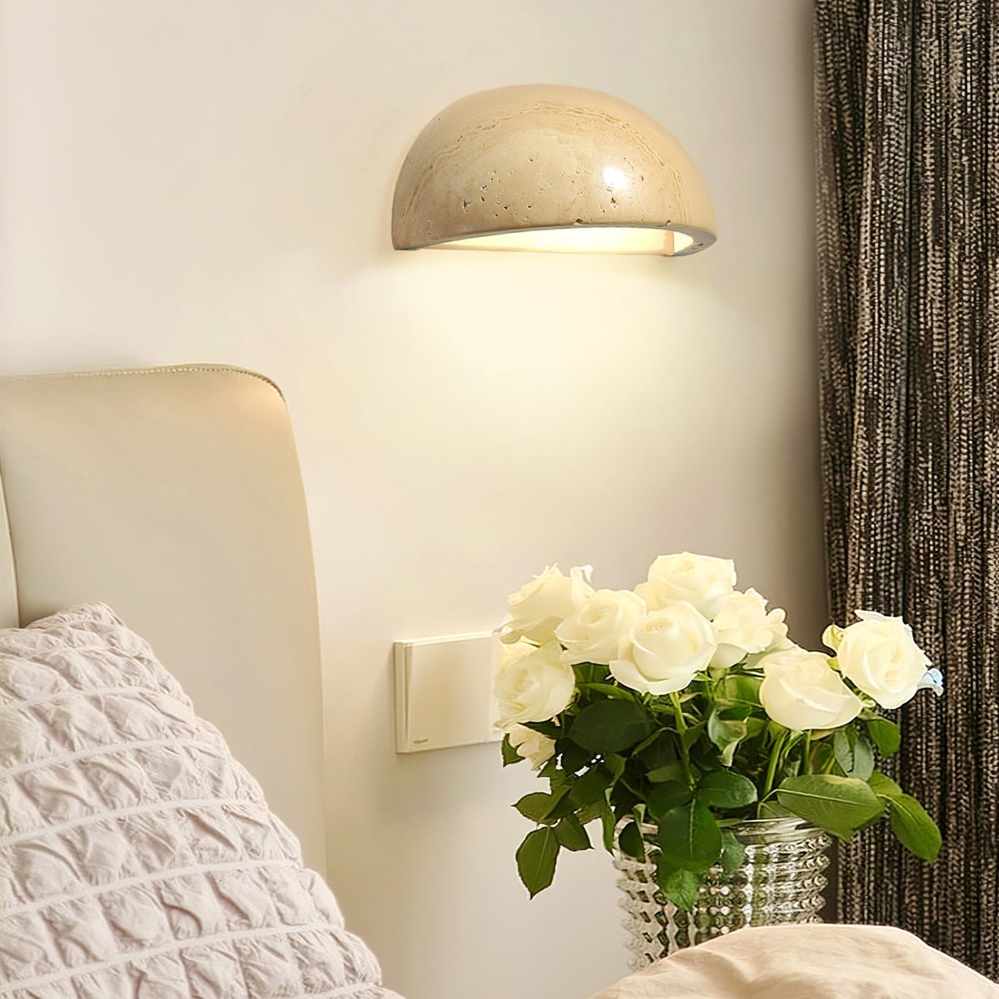 Stone Dusk Wall Light ∅ 5.9’’ x H 2.8’’ / Yellow Travertine / Warm Light Wall lamp