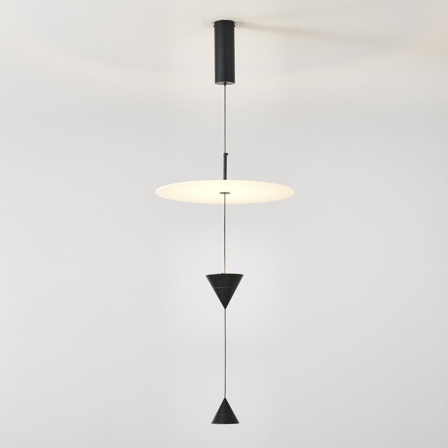 Stralunata Pendant Lamp ∅ 15.7″ x H 26″ / White & Black / Warm Light Pendant light