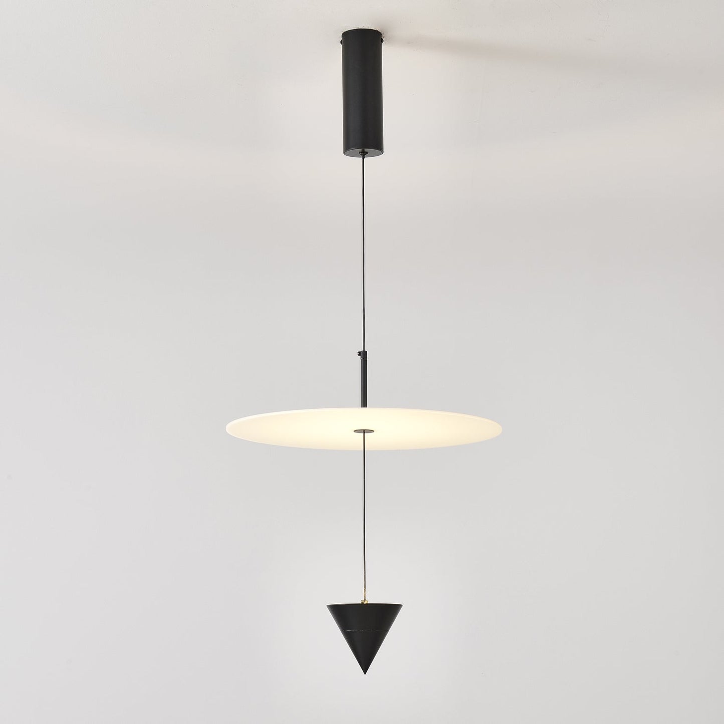 Stralunata Pendant Lamp ∅ 15.7″ x H 13″ / White & Black / Warm Light Pendant light