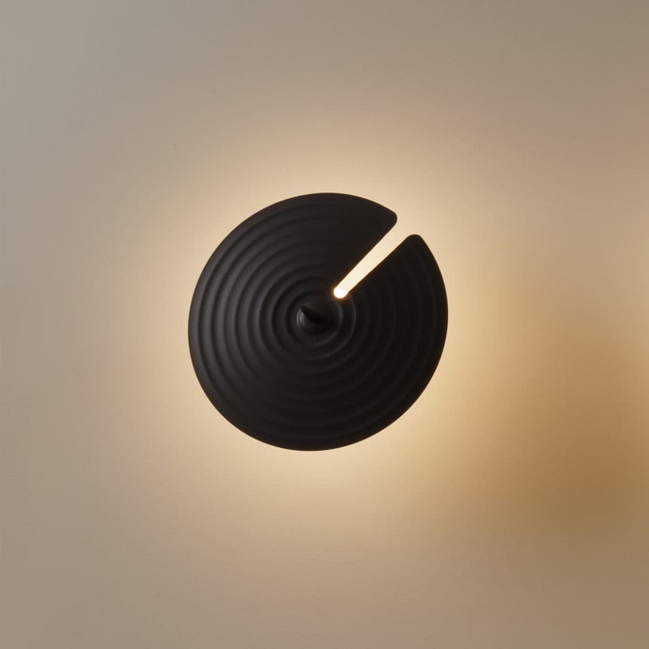 Symphony Wall Lamp ∅ 7.1″ x H 11.8″ / Black / Single Wall lamp