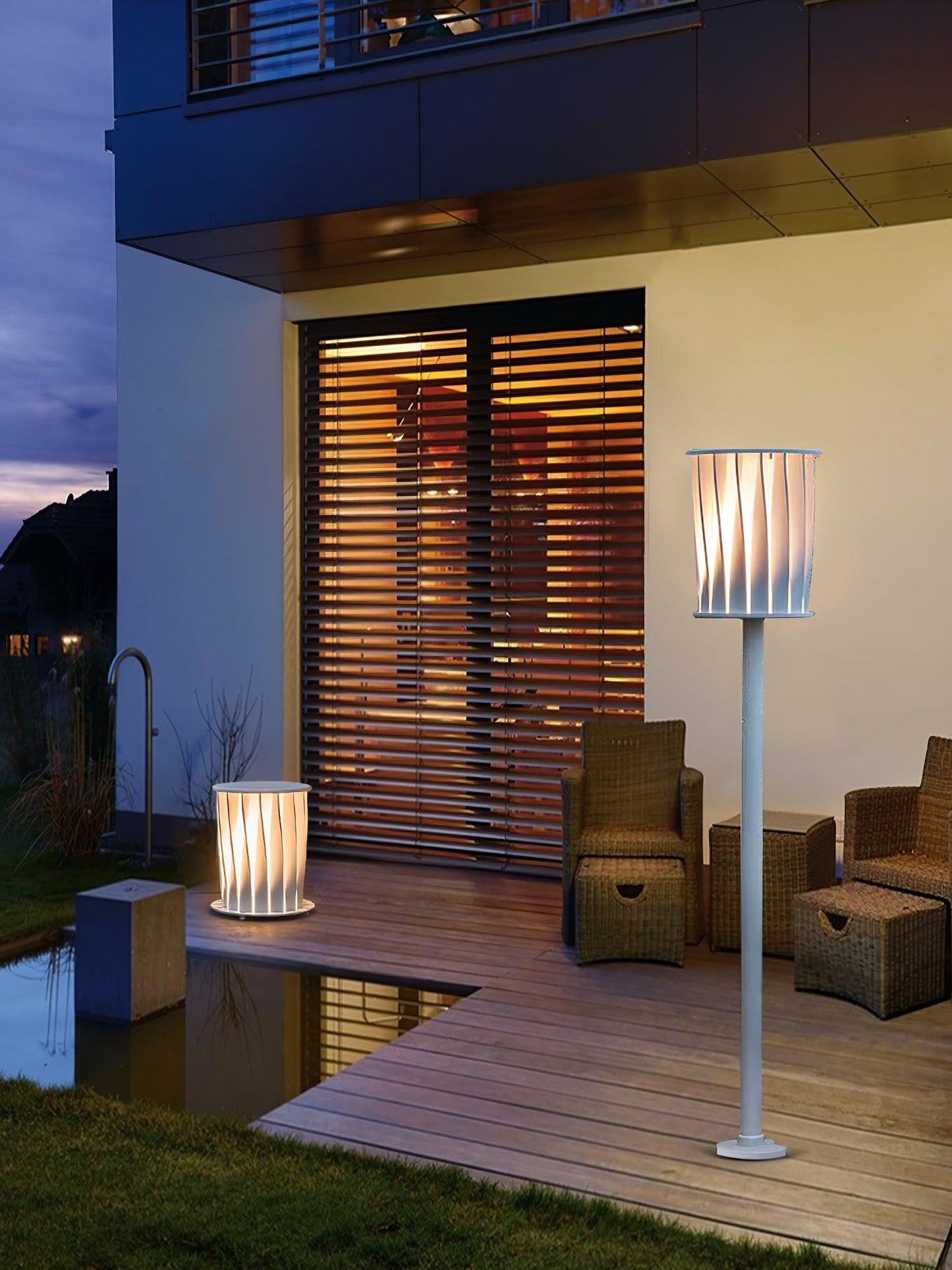White Column Outdoor Light ∅ 7.9″ x H 59″ / Dia 20cm x H 150cm / White Floor lamp