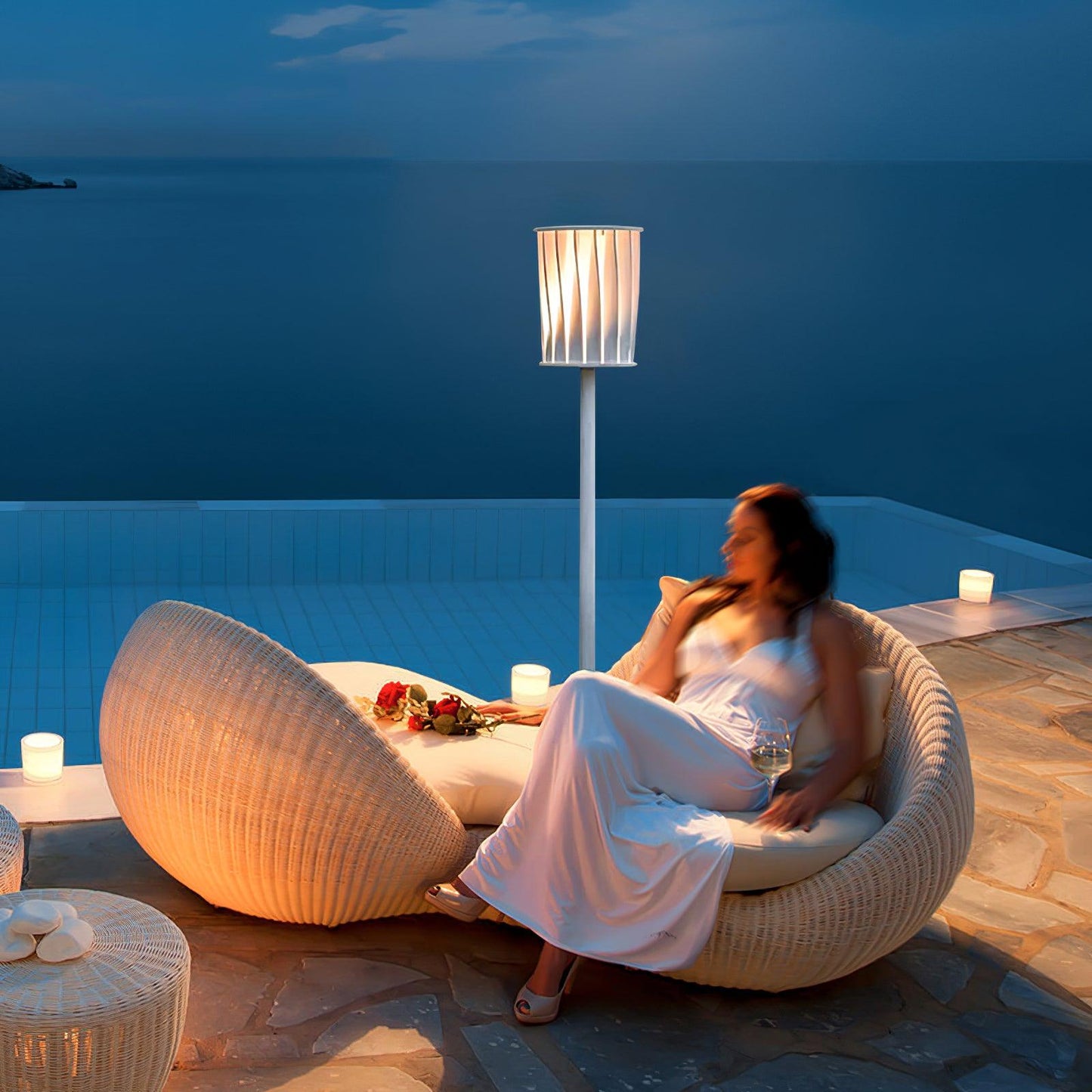 White Column Outdoor Light ∅ 7.9″ x H 59″ / Dia 20cm x H 150cm / White Floor lamp